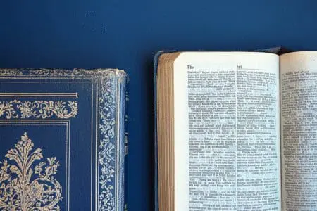 An open Bible next to a Chicago Manual of Style book, with a correctly formatted Chicago Style citation example